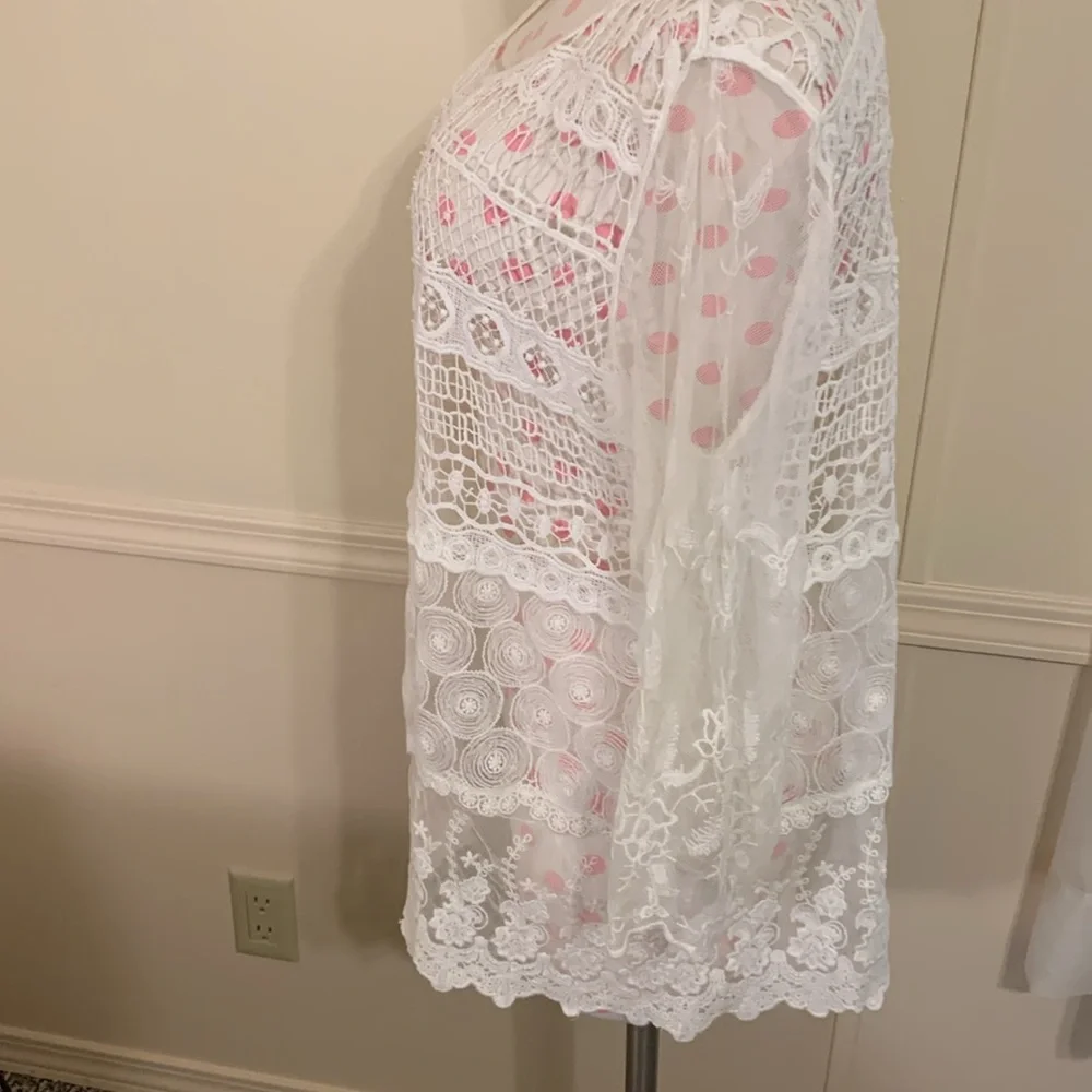 Chico’s White Lace Sheer Top Size 2 Like NEW Beautiful all occasion must have.